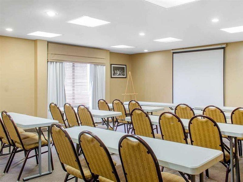 موتيل مونتغومري سلييب إن آند سويتس إيست تشيس مونتجمري المظهر الخارجي الصورة